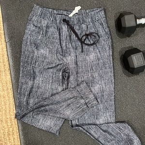 Lululemon Women’s Cuffed Joggers